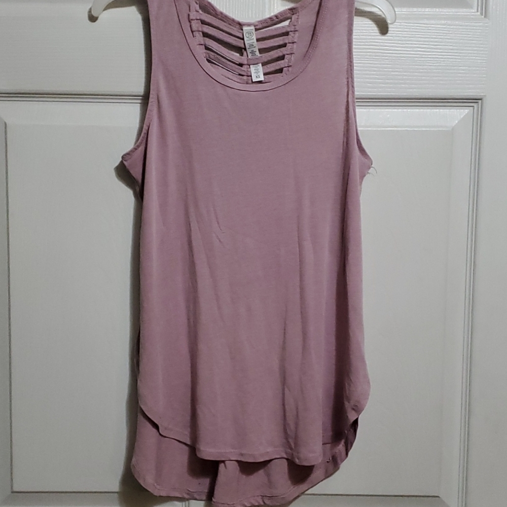 Flowy tank. Cute back design